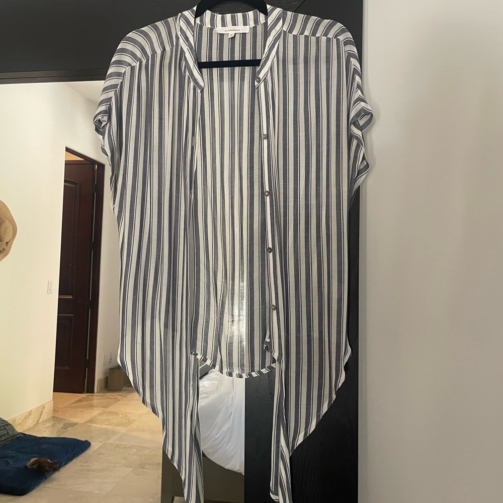 Olivaceous stripped top